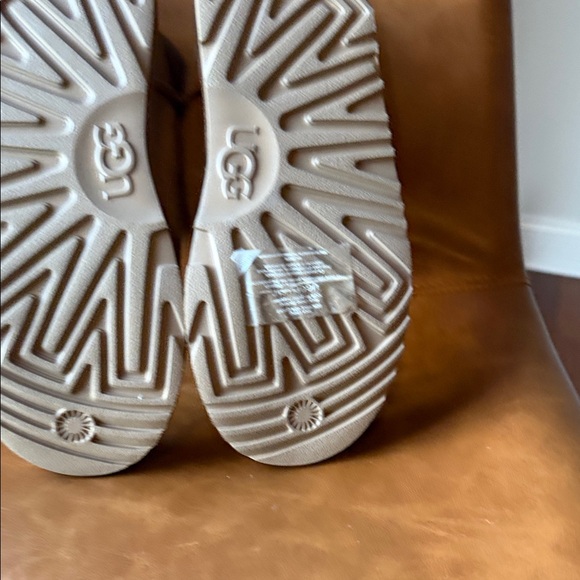 UGG ultra Minis- chestnut color. BRAND NEW, never worn. Women's size 7 - Picture 4 of 5